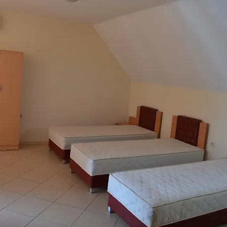 アパートホテル Bratanov Sunset Beach 4 *